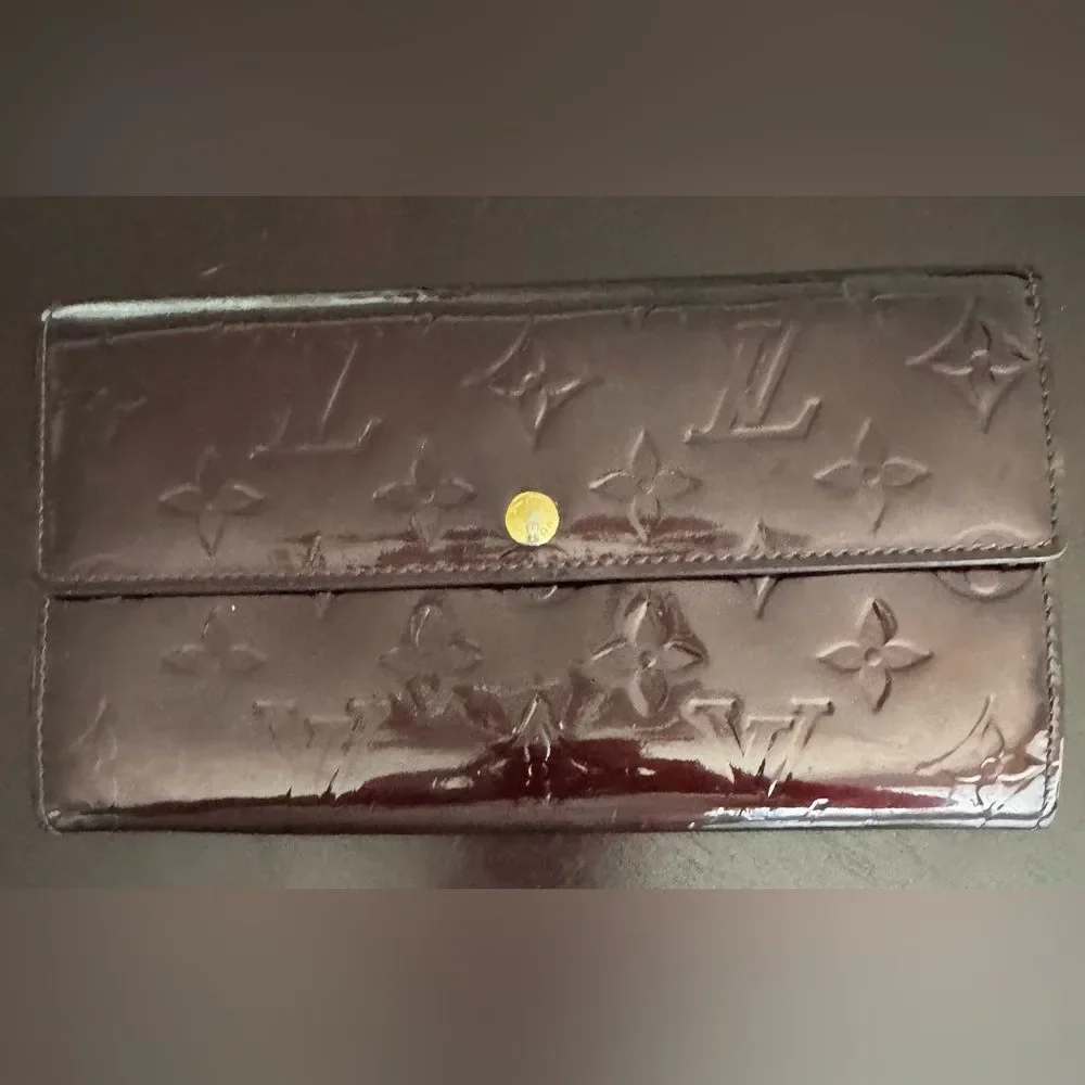 Louis Vuitton Vernis Amarant Sarah Wallet